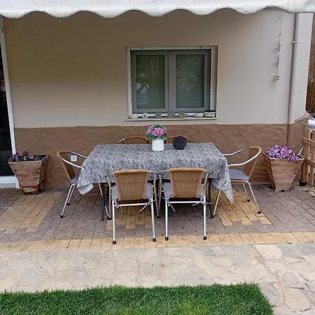 Family House 아파트 카발라